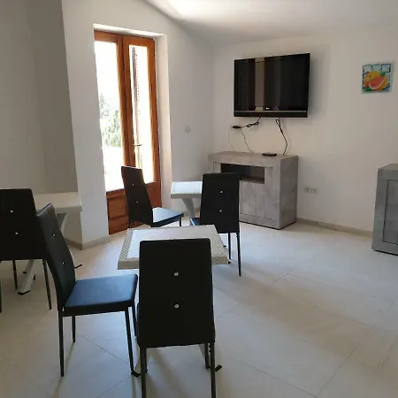 Guest House Tra Rocce E Mare-2